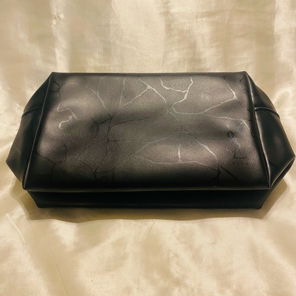 YSL Yves Saint Lauren Beauty Bag - Picture 1 of 8
